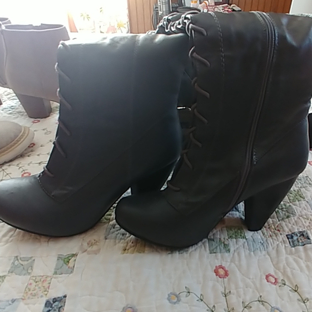 Shoes - Picture 3 of 4